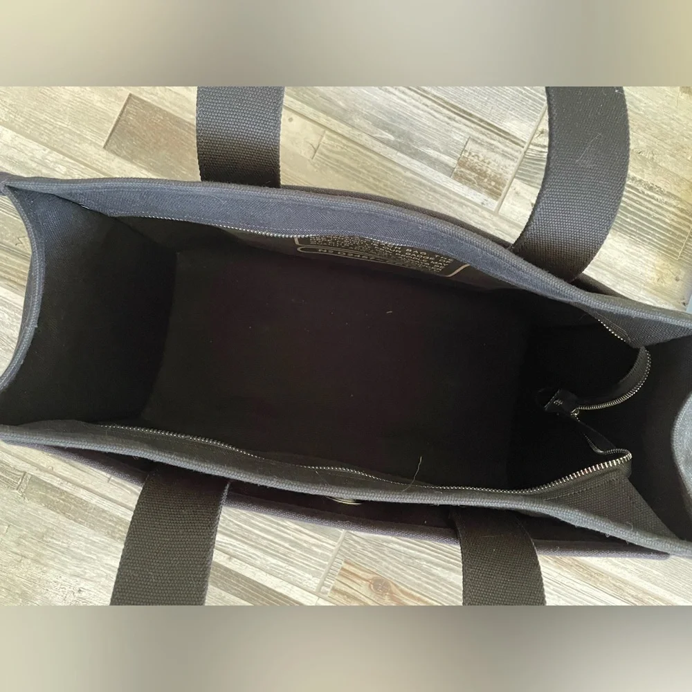 Coach spacious black